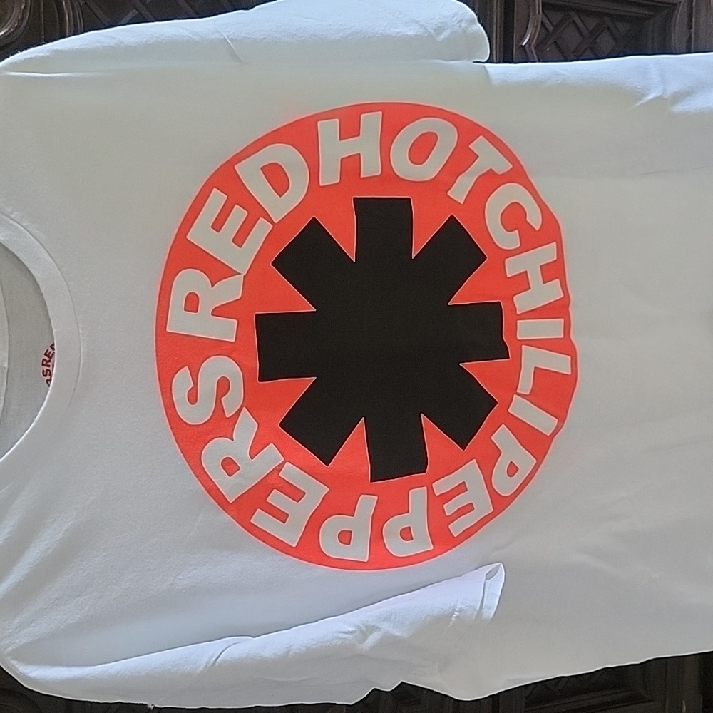 Red Hot Chilli Peppers concert shirt World Tour used like new